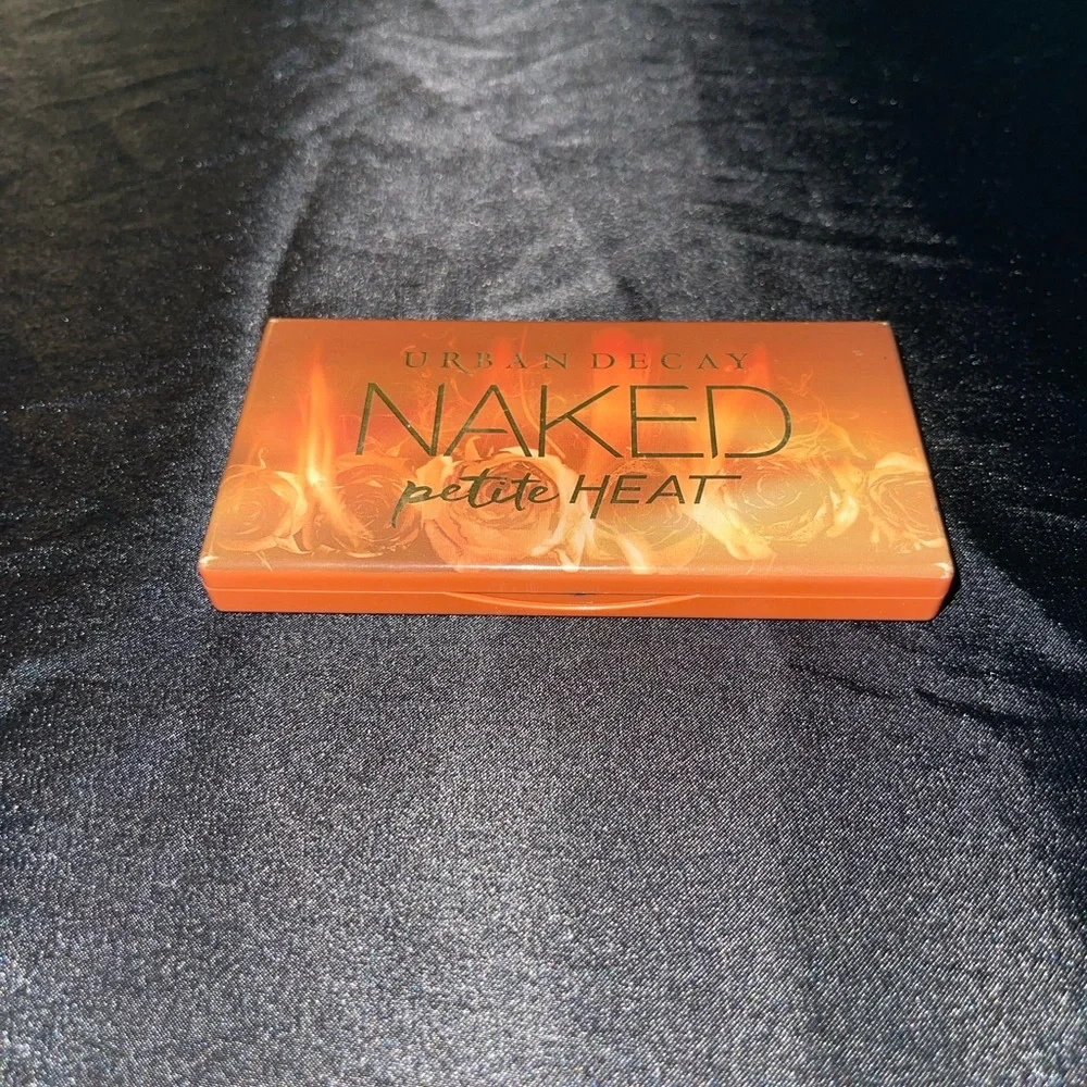 Urban Decay NAKED Petite Heat Eyeshadow Palette - Picture 3 of 6